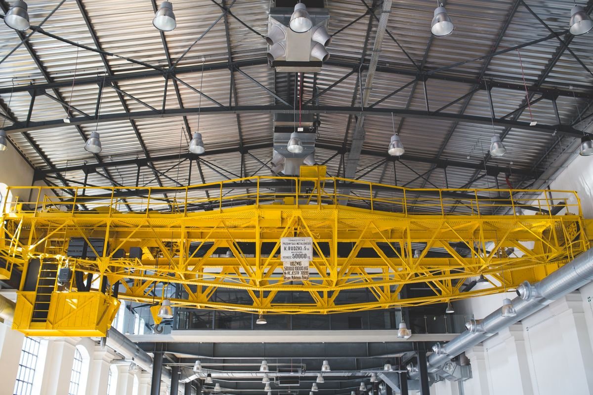 Industrial gantry crane facility